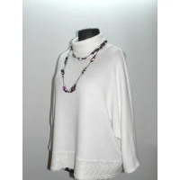 Delikatny kobiecy sweter OVERSIZE z golfem i gipiurą - kolor ecru